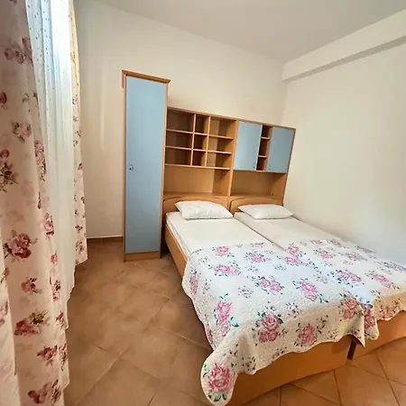 Kurtov 2 Apartment Pakoštane
